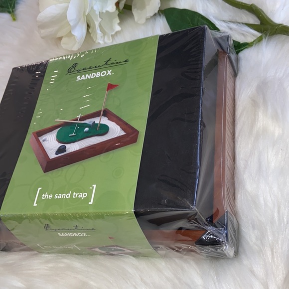 Be Good Company Executive Sandbox - The Golf Sand Trap - Picture 5 of 17